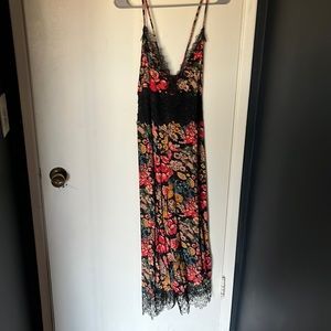 Beautiful floral cross back jumpsuit with lace detail. Mid calf length.